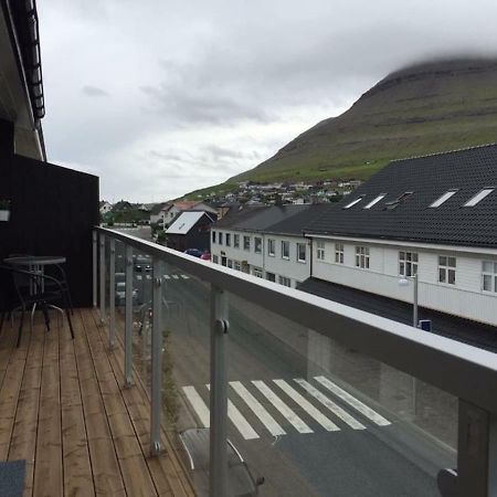 Private Spacious Home In City Center Klaksvik Bagian luar foto