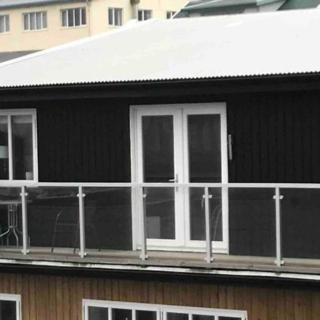 Private Spacious Home In City Center Klaksvik Bagian luar foto