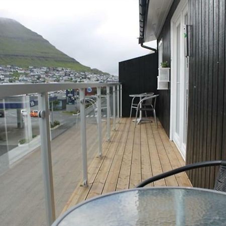 Private Spacious Home In City Center Klaksvik Bagian luar foto
