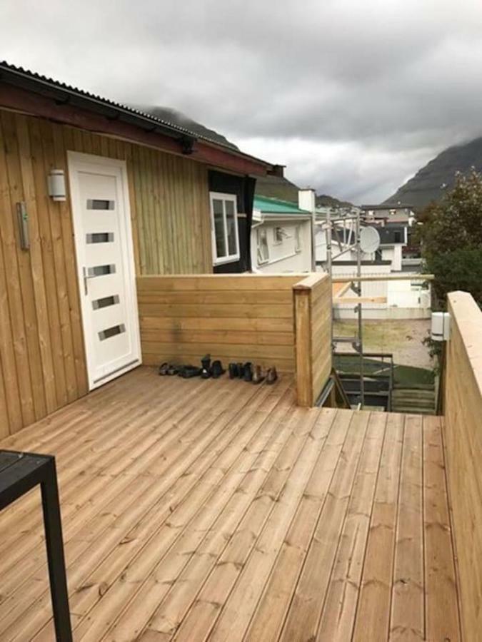 Private Spacious Home In City Center Klaksvik Bagian luar foto