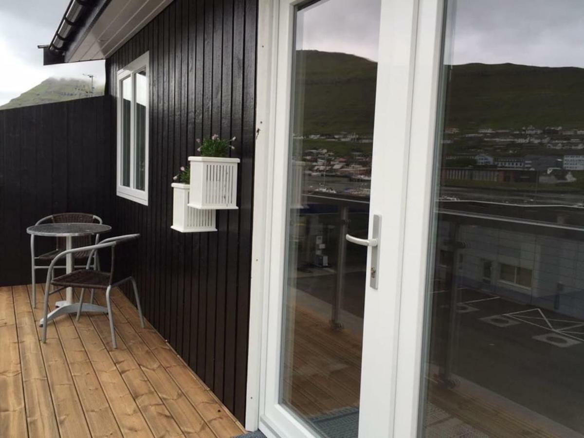 Private Spacious Home In City Center Klaksvik Bagian luar foto