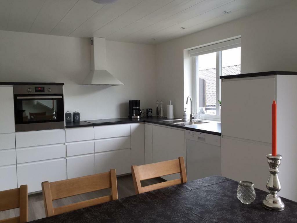 Private Spacious Home In City Center Klaksvik Bagian luar foto